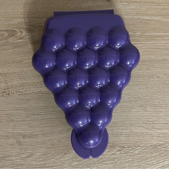 Tupperware Kitchen Tupperware Grape Fruit Locker Container Poshmark